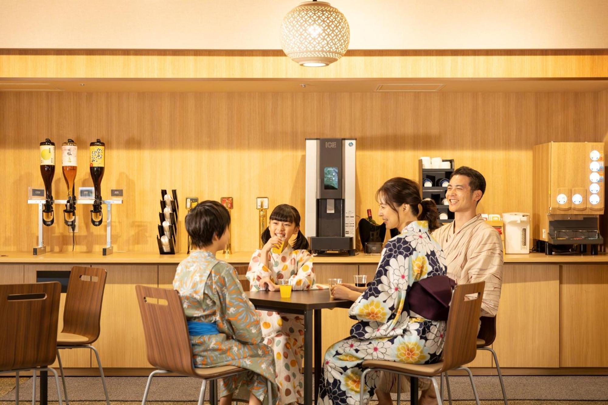 Hotel Ooedo Onsen Monogatari Premium Kaga Maruya Exterior foto